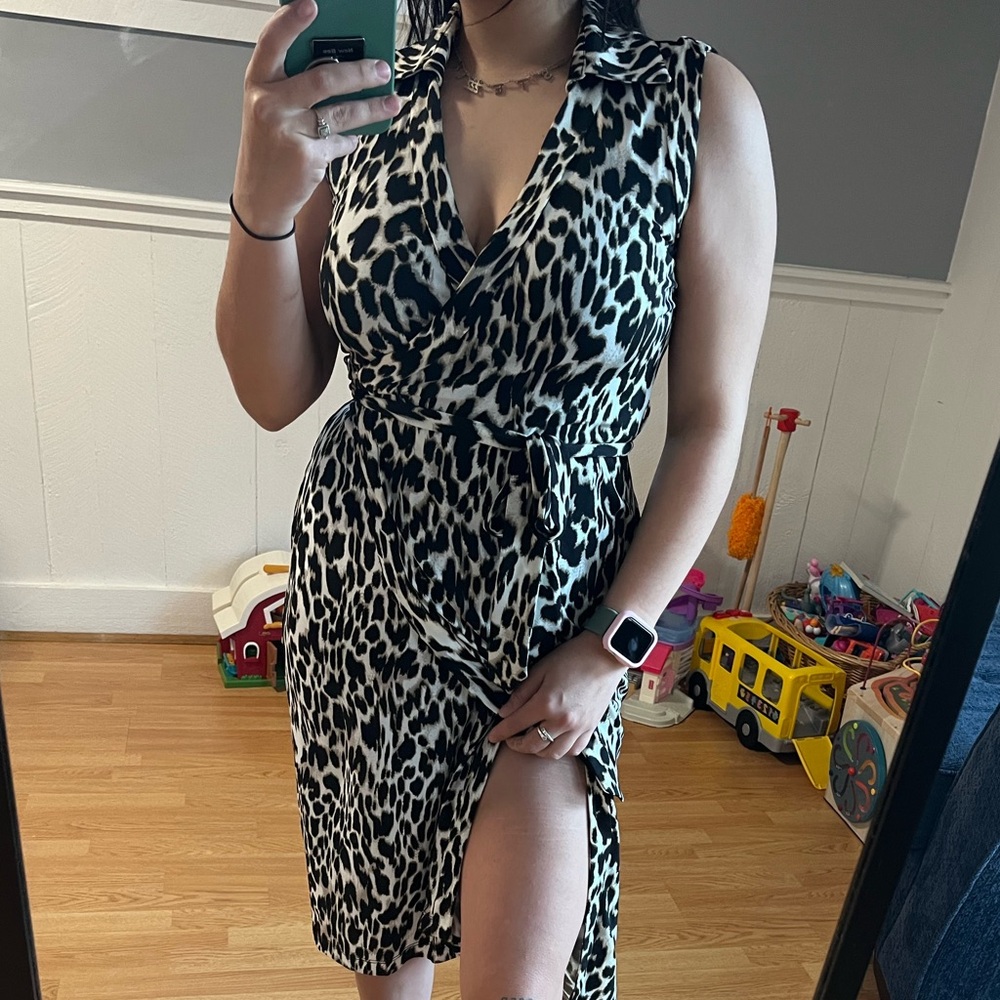 Size 4 Calvin Klein sleeveless midi wrap dress